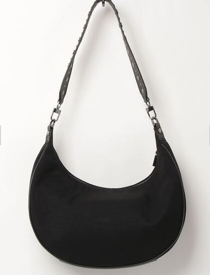 Bolso de hombro Guess negro con tachas en la tira - 90.00 € Bolsos y  zapatos de mujer, marcas de moda online, Michael kors, Karl lagerfeld, Guess,  Armani, Premiata y muchas marcas más
