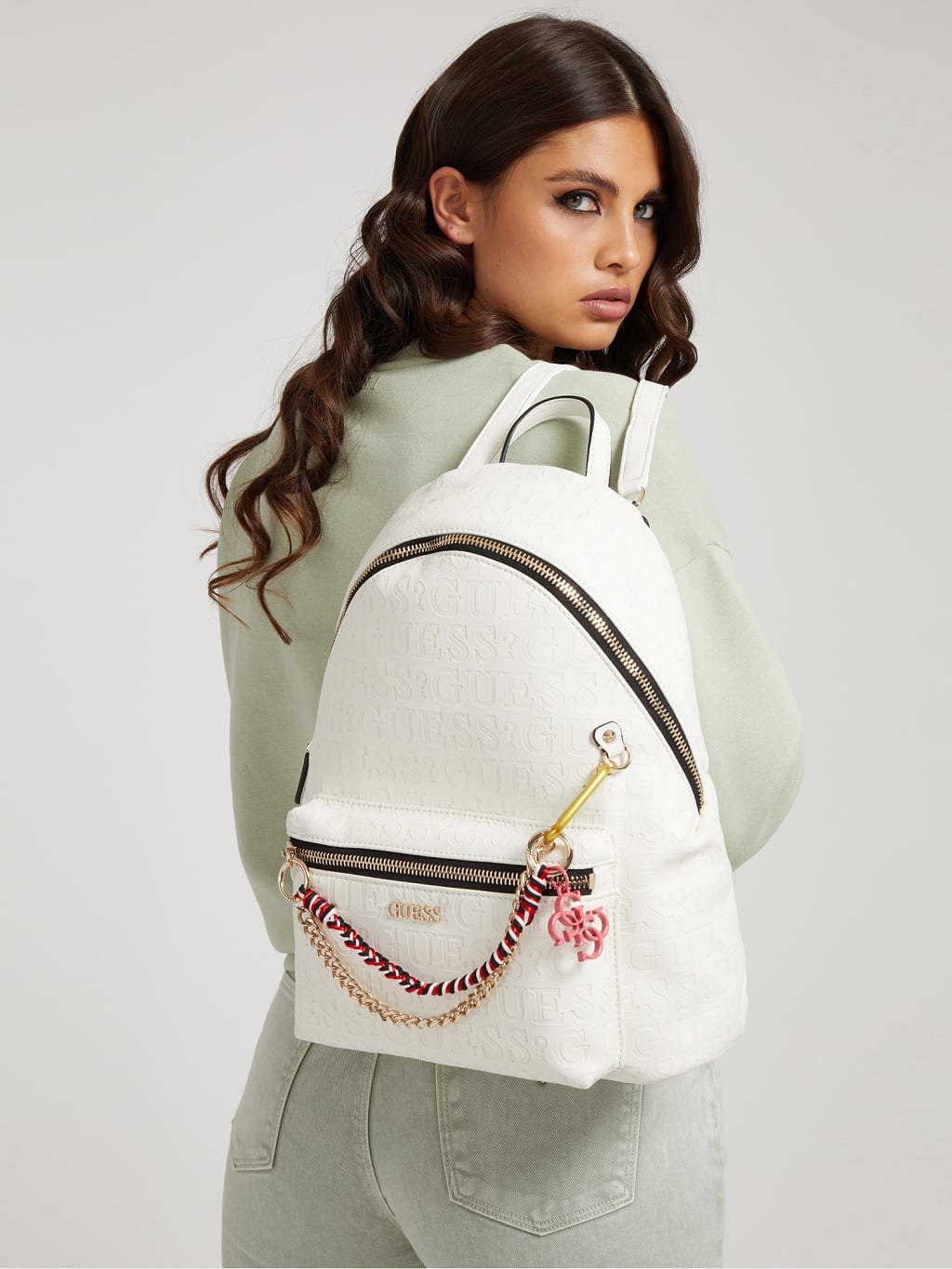 Mochila Guess Naples blanca logo - 145.00 € Bolsos y zapatos de mujer,  marcas de moda online, Michael kors, Karl lagerfeld, Guess, Armani,  Premiata y muchas marcas más