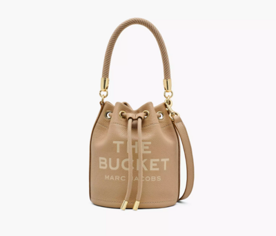 THE LEATHER BUCKET BAG CAMEL