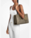 Bolso tote Zadie mediano con estampado de logotipos Loden
