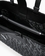 Bolso shopper logotipo en relieve y colgante metálico black